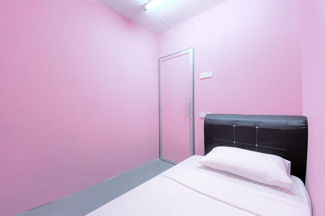 Spot On 90123 Rainbow Guest House George Town Ngoại thất bức ảnh