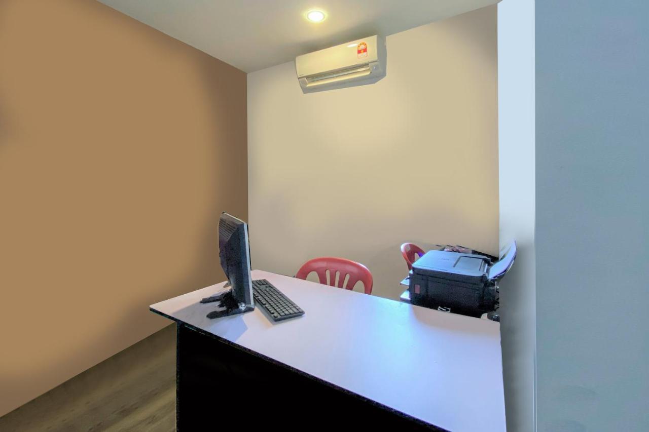 Spot On 90123 Rainbow Guest House George Town Ngoại thất bức ảnh