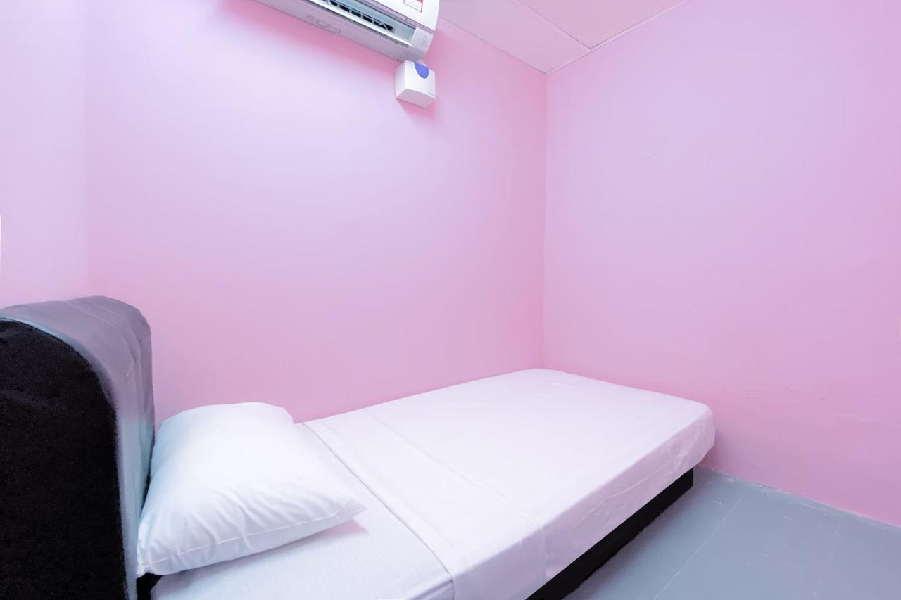 Spot On 90123 Rainbow Guest House George Town Ngoại thất bức ảnh