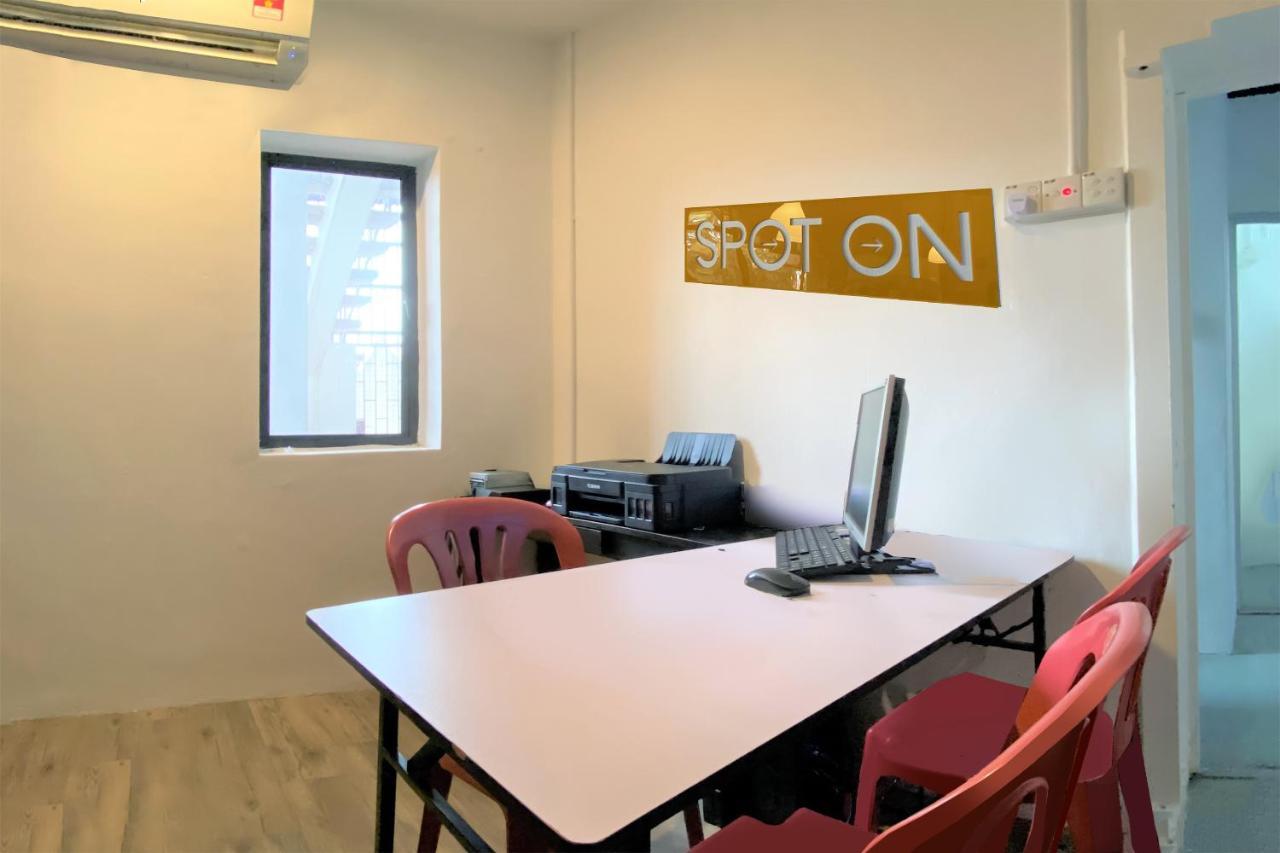 Spot On 90123 Rainbow Guest House George Town Ngoại thất bức ảnh