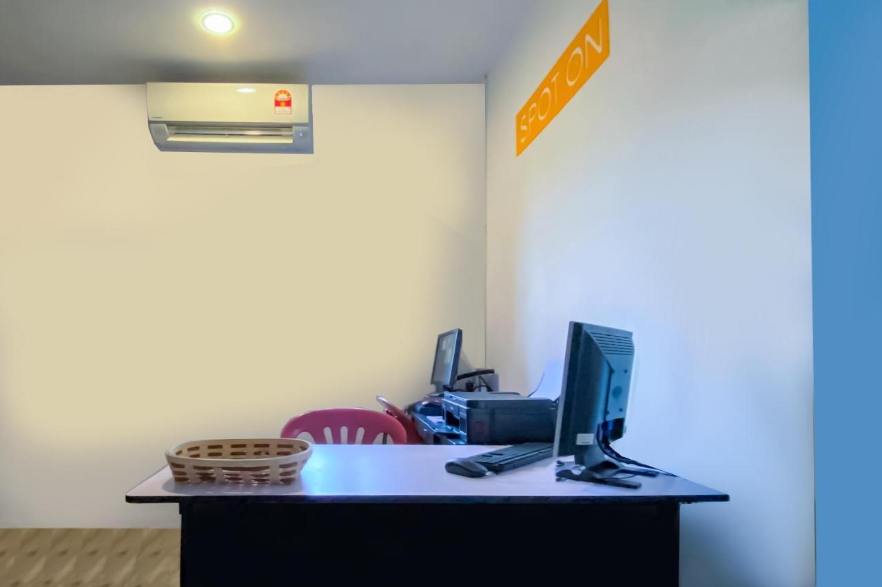Spot On 90123 Rainbow Guest House George Town Ngoại thất bức ảnh