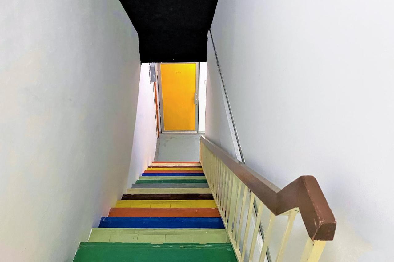 Spot On 90123 Rainbow Guest House George Town Ngoại thất bức ảnh